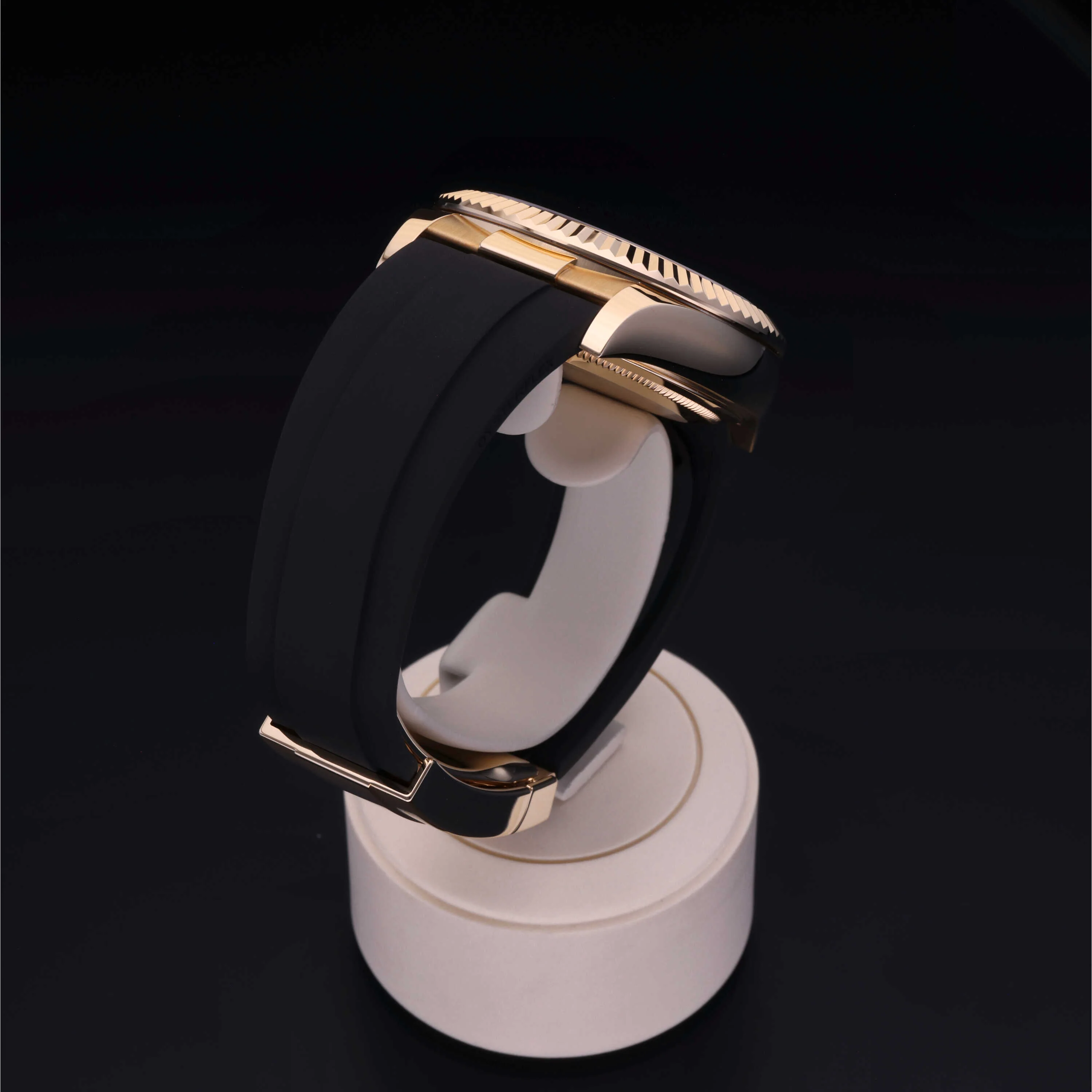 Sky-Dweller - Image 5